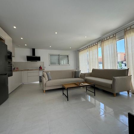 Belle Villa Contemporaine Piscine Privee เอมปูเรียบราบา ภายนอก รูปภาพ