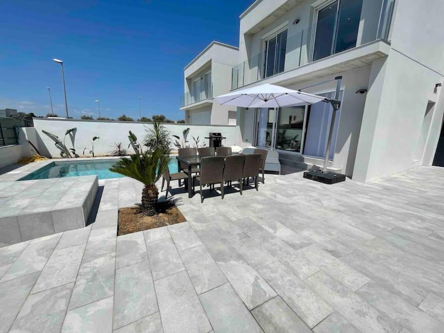 Belle Villa Contemporaine Piscine Privee เอมปูเรียบราบา ภายนอก รูปภาพ