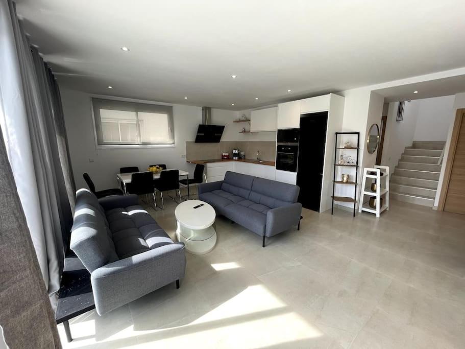 Belle Villa Contemporaine Piscine Privee เอมปูเรียบราบา ภายนอก รูปภาพ