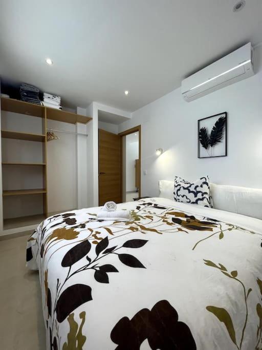 Belle Villa Contemporaine Piscine Privee เอมปูเรียบราบา ภายนอก รูปภาพ