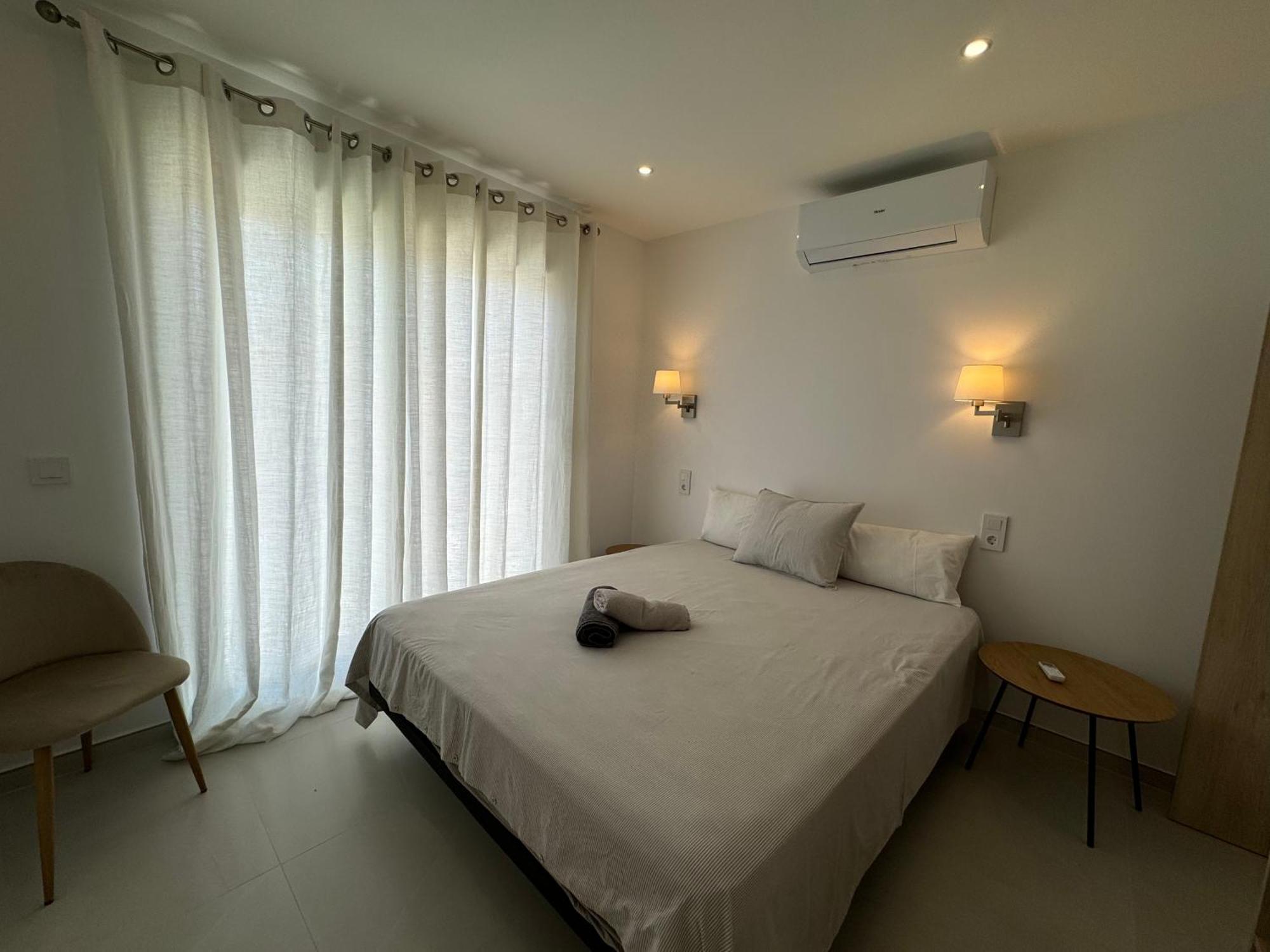 Belle Villa Contemporaine Piscine Privee เอมปูเรียบราบา ภายนอก รูปภาพ