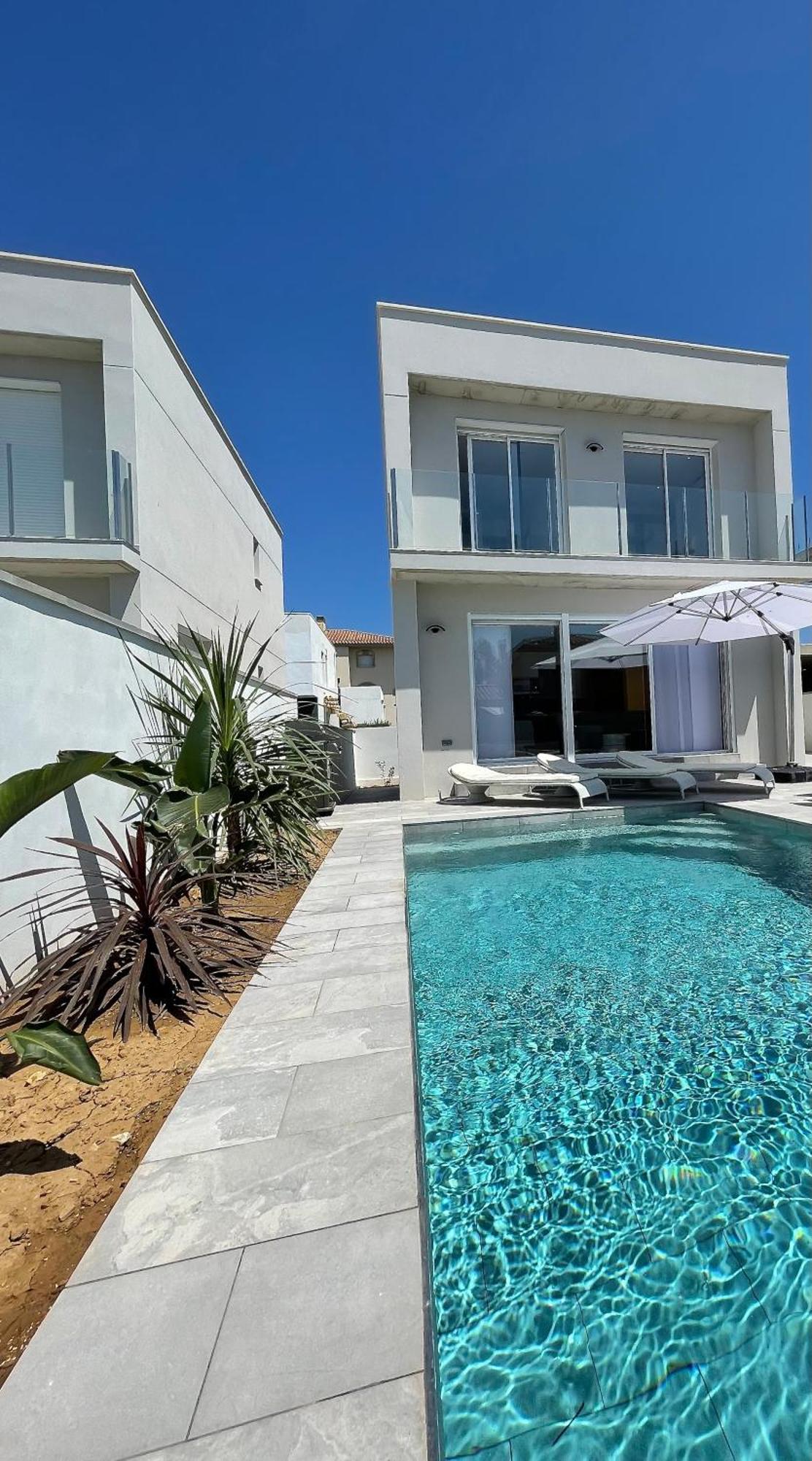 Belle Villa Contemporaine Piscine Privee เอมปูเรียบราบา ภายนอก รูปภาพ